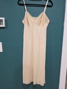 Vintage Vanity Fair Ivory Full Slip Size 38 USA Lace Nylon